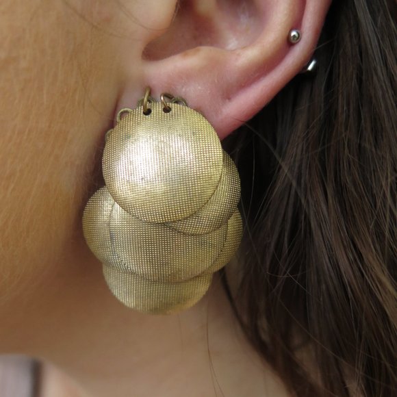 Very Unique Vintage Fish Scale Clip-on Earrings - Picture 1 of 15